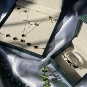 طقم فان كليف اسود