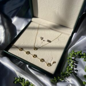 طقم فان كليف ذهبي