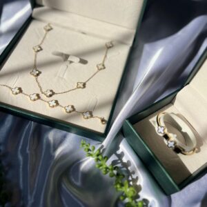 طقم فان كليف ابيض