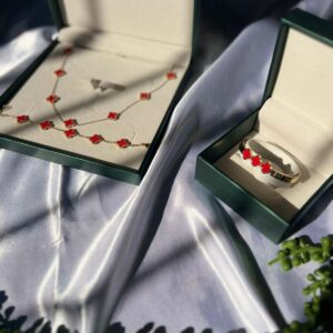 طقم فان كليف احمر