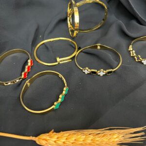 اساور فان كليف  وكارتير