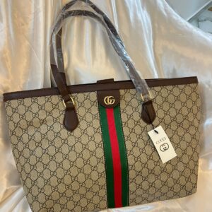 حقيبة جوتشي عملية حجم كبير