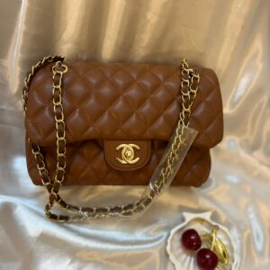 شانيل كلاسيك لون عسلي