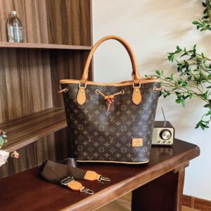 حقيبة لويس فيتون حجم كبير