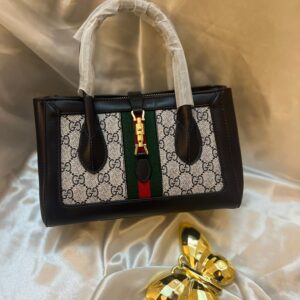 حقيبة جوتشي حجم وسط لون كحلي