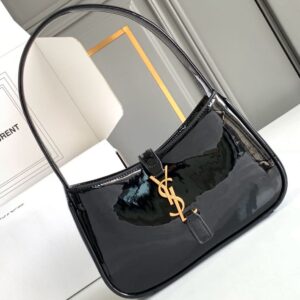 حقيبة كتف سان لوران باللون الاسود المميز