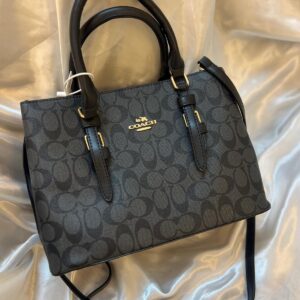 حقيبة كوتش لون عسلي حجم وسط جلد ناعم