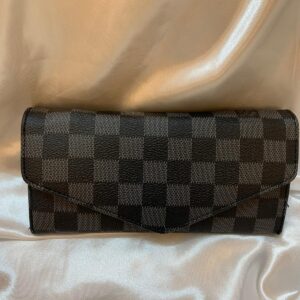 محفظة لويس فيتون لون اسود حجم كبير