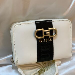 محفظة جيس ابيض واسود