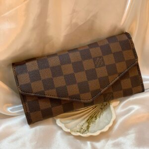 محفظة لويس فيتون