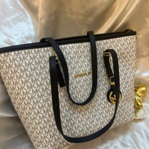 مايكل كورس حجم كبير