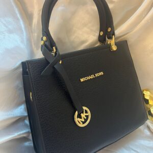 مايكل كورس لون اسود