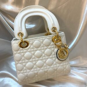 حقيبة ليدي ديور حجم  كبير ابيض