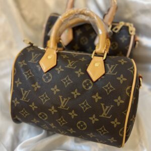 حقيبة lv لون بني حجم كبير