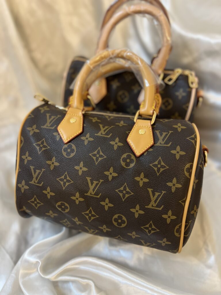 حقيبة lv لون بني حجم كبير