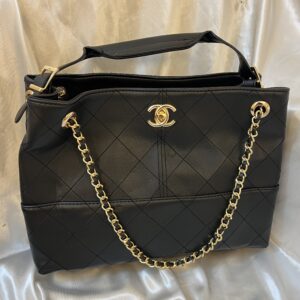 حقيبة شانيل جلد لون اسود