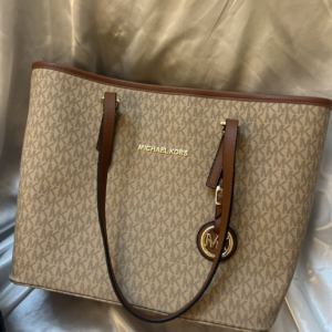 مايكل كورس حجم كبير