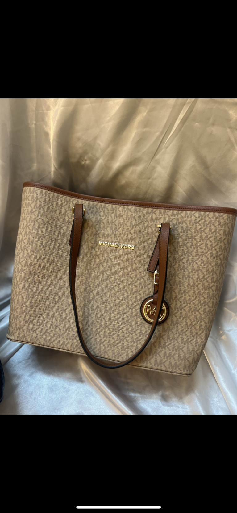 مايكل كورس حجم كبير