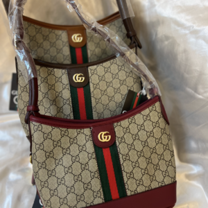 حقيبة جوتشي مع يد طويلة